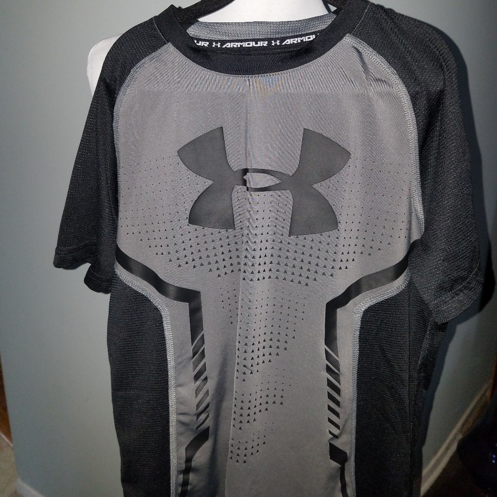 NWOT Under Armour Boys Athletic Tee Tee-shirt